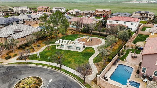 5206 Village Green Lane, Bakersfield, CA 93306