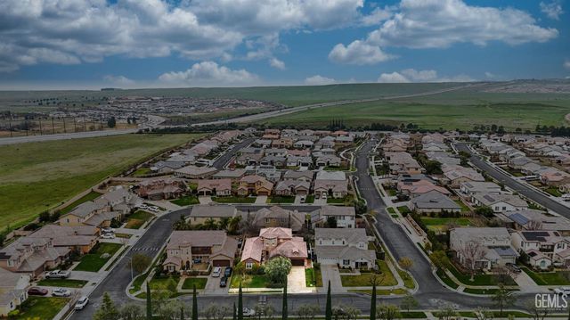 5206 Village Green Lane, Bakersfield, CA 93306