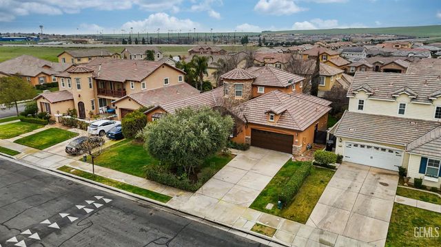 5206 Village Green Lane, Bakersfield, CA 93306
