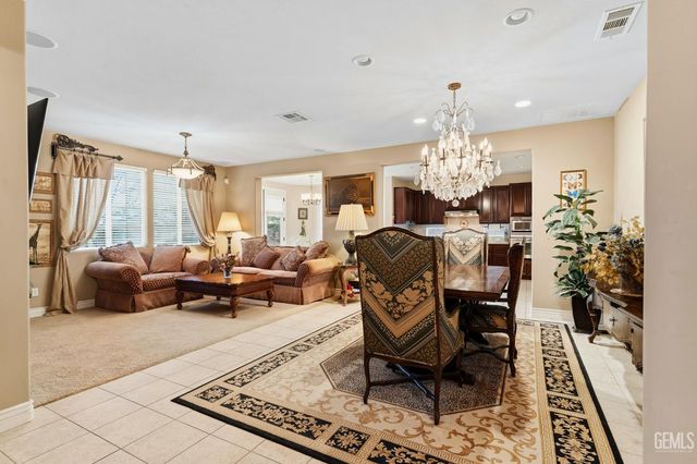 5206 Village Green Lane, Bakersfield, CA 93306