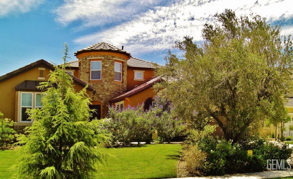 5206 Village Green Lane, Bakersfield, CA 93306