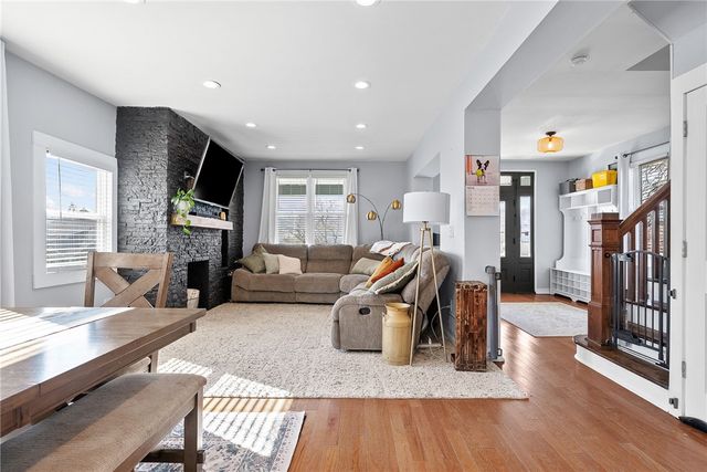 449 Elwyn Ave, Springdale Boro, PA 15144