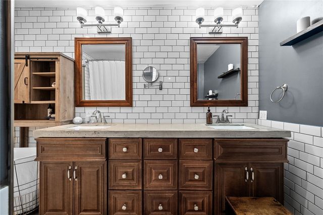 449 Elwyn Ave, Springdale Boro, PA 15144