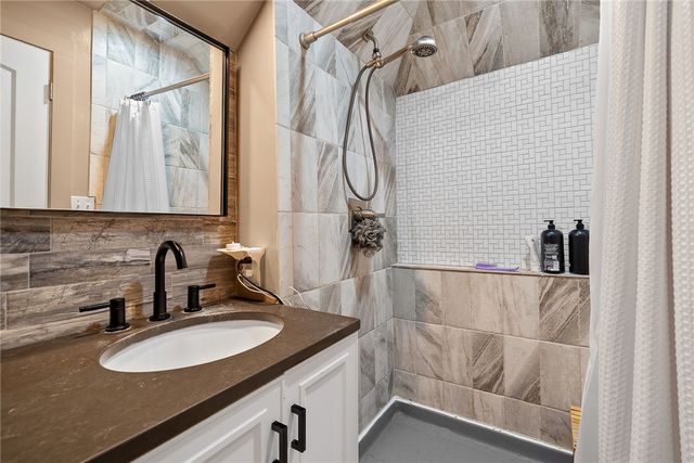 449 Elwyn Ave, Springdale Boro, PA 15144