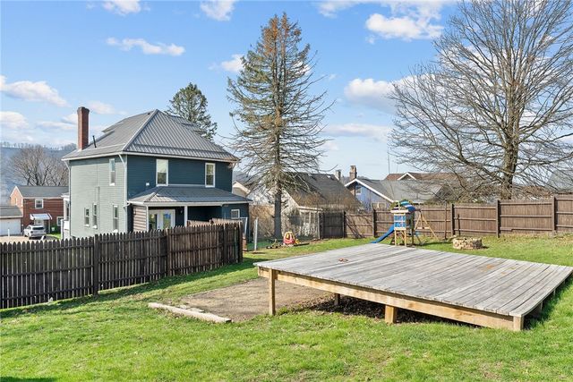 449 Elwyn Ave, Springdale Boro, PA 15144