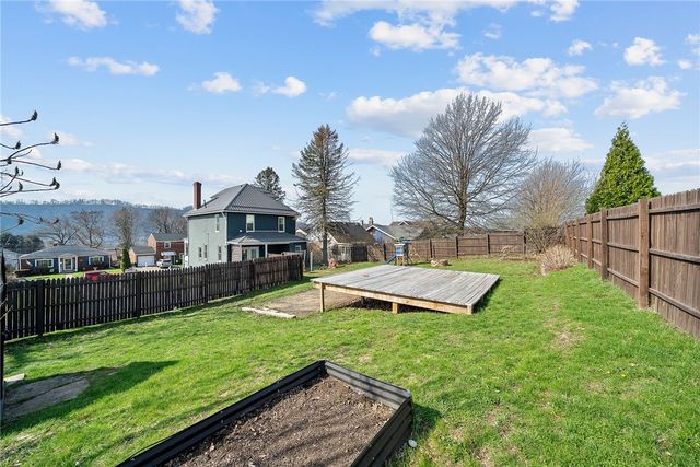 449 Elwyn Ave, Springdale Boro, PA 15144