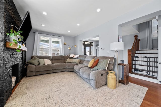 449 Elwyn Ave, Springdale Boro, PA 15144