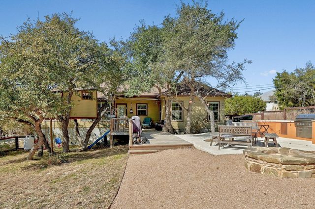 10105 Little Creek CIR, Dripping Springs, TX 78620