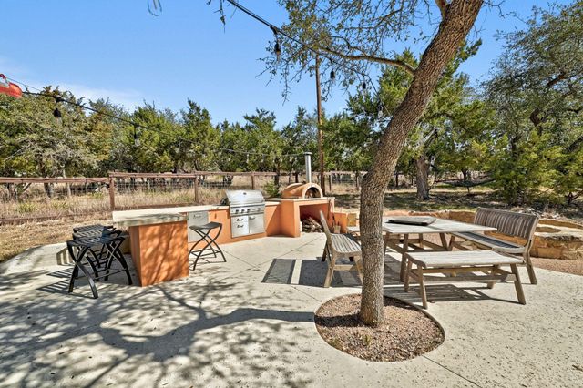 10105 Little Creek CIR, Dripping Springs, TX 78620