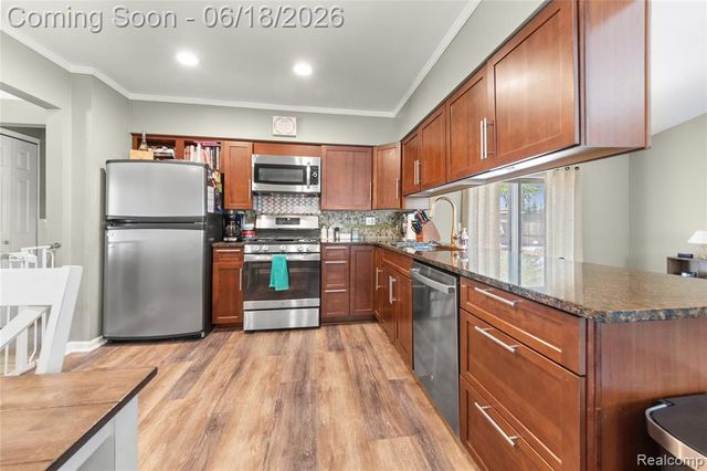 41594 Harvard Drive, Sterling Heights, MI 48313