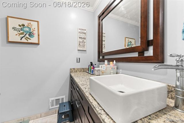 41594 Harvard Drive, Sterling Heights, MI 48313