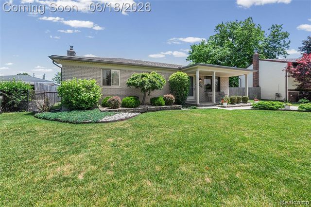 41594 Harvard Drive, Sterling Heights, MI 48313