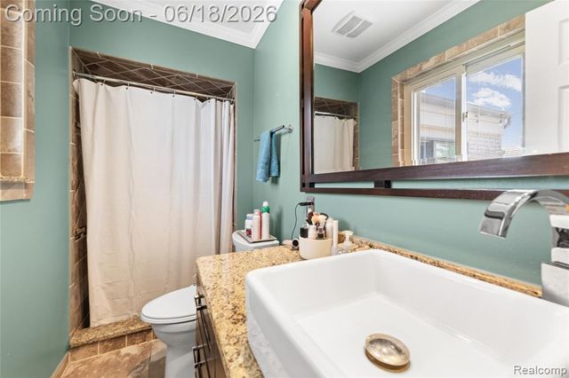 41594 Harvard Drive, Sterling Heights, MI 48313