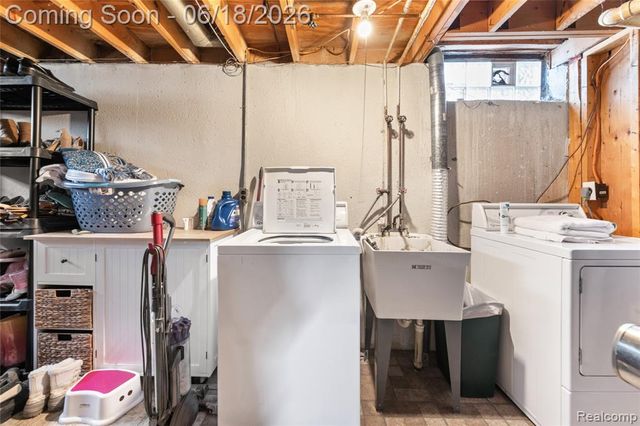 41594 Harvard Drive, Sterling Heights, MI 48313