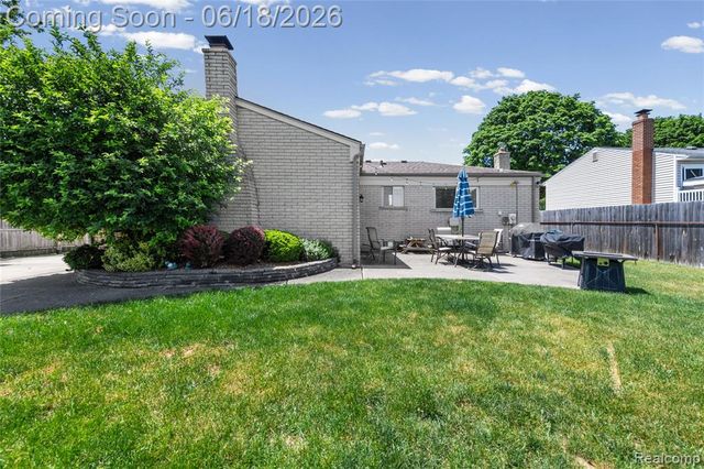 41594 Harvard Drive, Sterling Heights, MI 48313