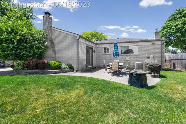 41594 Harvard Drive, Sterling Heights, MI 48313