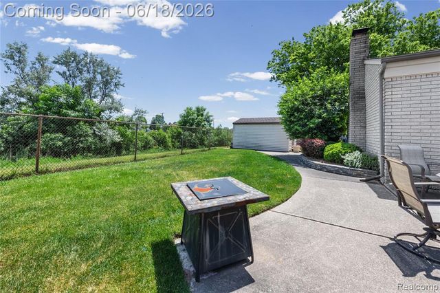 41594 Harvard Drive, Sterling Heights, MI 48313
