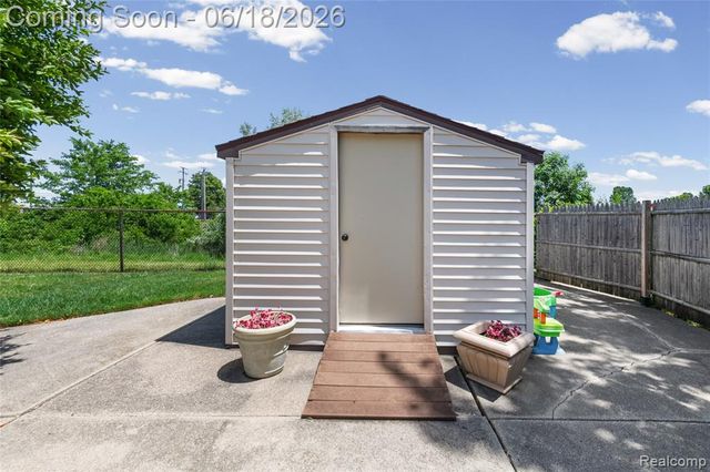 41594 Harvard Drive, Sterling Heights, MI 48313