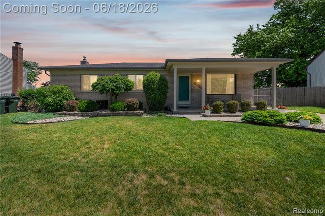 41594 Harvard Drive, Sterling Heights, MI 48313