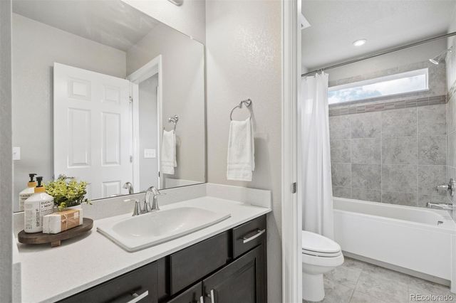 23877 E Rocky Top Avenue, Aurora, CO 80016