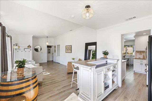 1902 Larkin Dr, Roseville, CA 95661