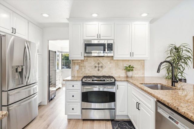 1902 Larkin Dr, Roseville, CA 95661