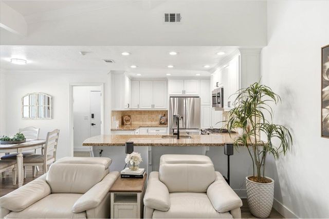 1902 Larkin Dr, Roseville, CA 95661