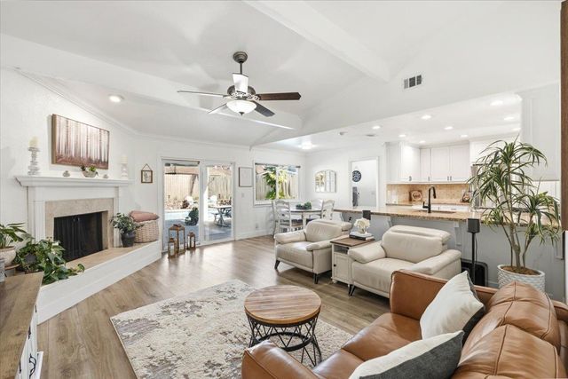 1902 Larkin Dr, Roseville, CA 95661