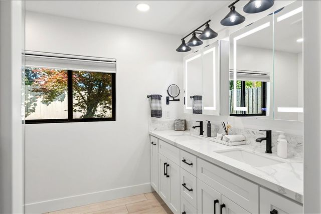 1902 Larkin Dr, Roseville, CA 95661