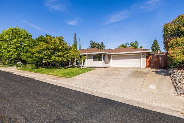 1902 Larkin Dr, Roseville, CA 95661