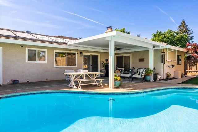 1902 Larkin Dr, Roseville, CA 95661