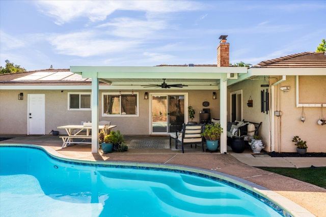 1902 Larkin Dr, Roseville, CA 95661