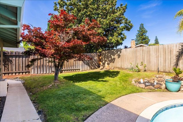 1902 Larkin Dr, Roseville, CA 95661