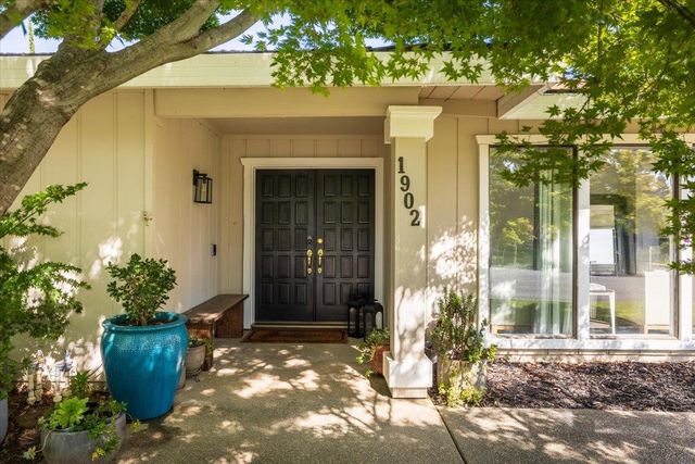 1902 Larkin Dr, Roseville, CA 95661