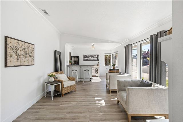 1902 Larkin Dr, Roseville, CA 95661