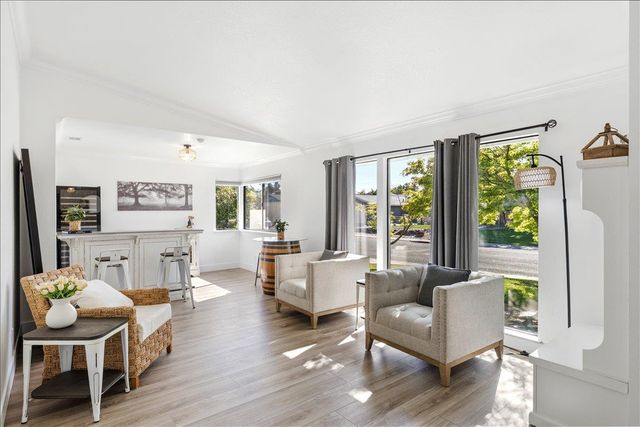 1902 Larkin Dr, Roseville, CA 95661