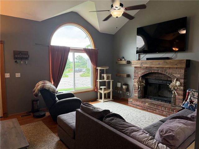 104 Spinnaker Drive, Smithville, MO 64089
