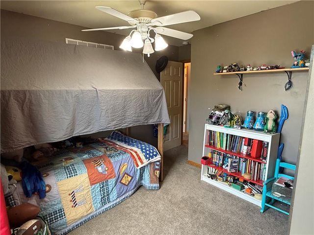 104 Spinnaker Drive, Smithville, MO 64089