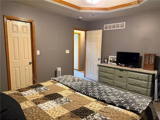 104 Spinnaker Drive, Smithville, MO 64089
