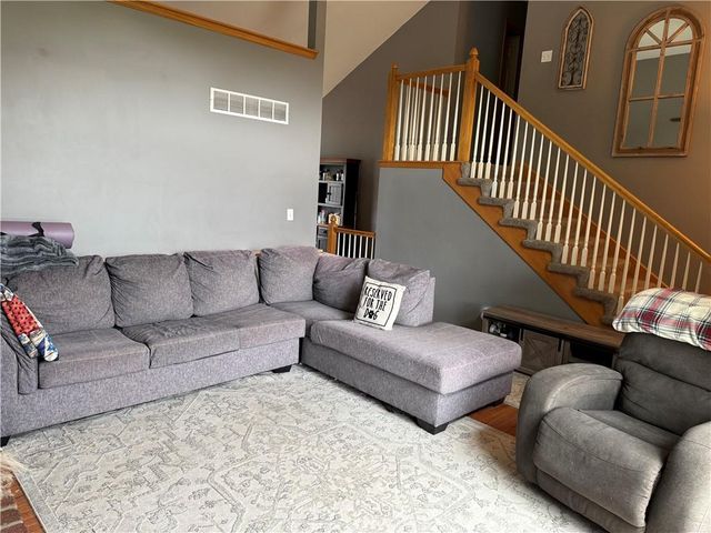 104 Spinnaker Drive, Smithville, MO 64089