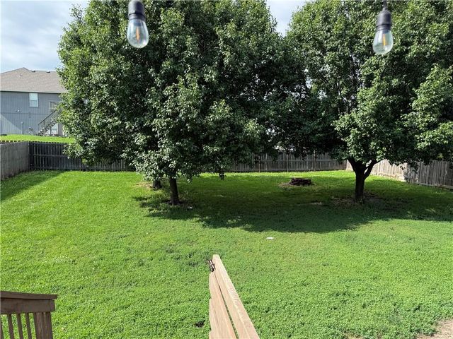 104 Spinnaker Drive, Smithville, MO 64089
