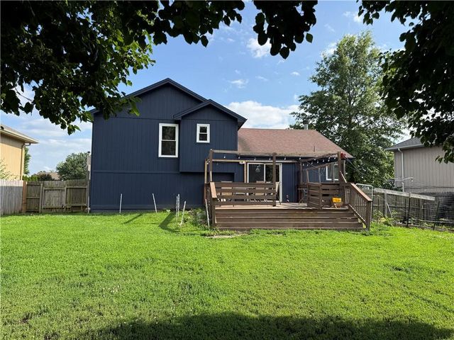 104 Spinnaker Drive, Smithville, MO 64089