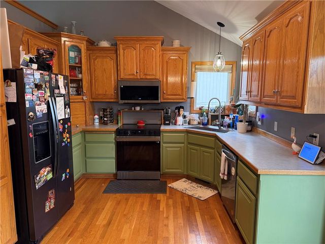 104 Spinnaker Drive, Smithville, MO 64089