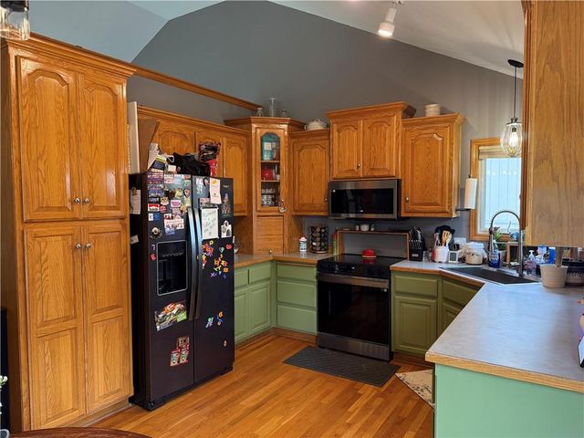 104 Spinnaker Drive, Smithville, MO 64089