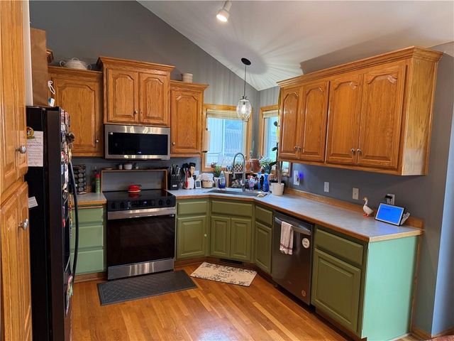 104 Spinnaker Drive, Smithville, MO 64089