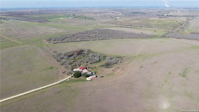 445 Katie Ln, Seguin, TX 78155