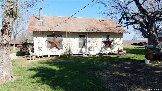 445 Katie Ln, Seguin, TX 78155