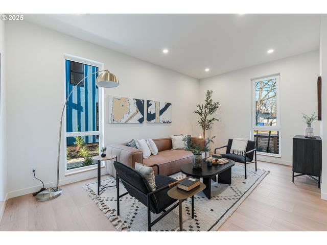 5484 Se Boise St, Portland, OR 97206