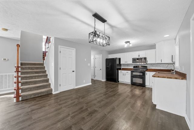 1873 Jackie Lorraine Dr, Clarksville, TN 37042