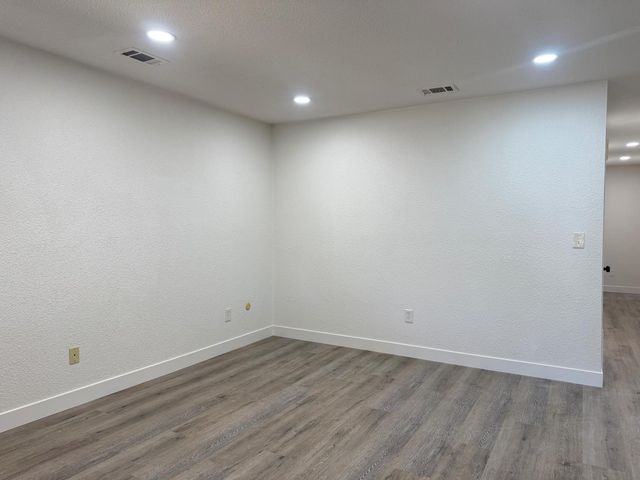1950 Blue Spruce Dr, Oakdale, CA 95361